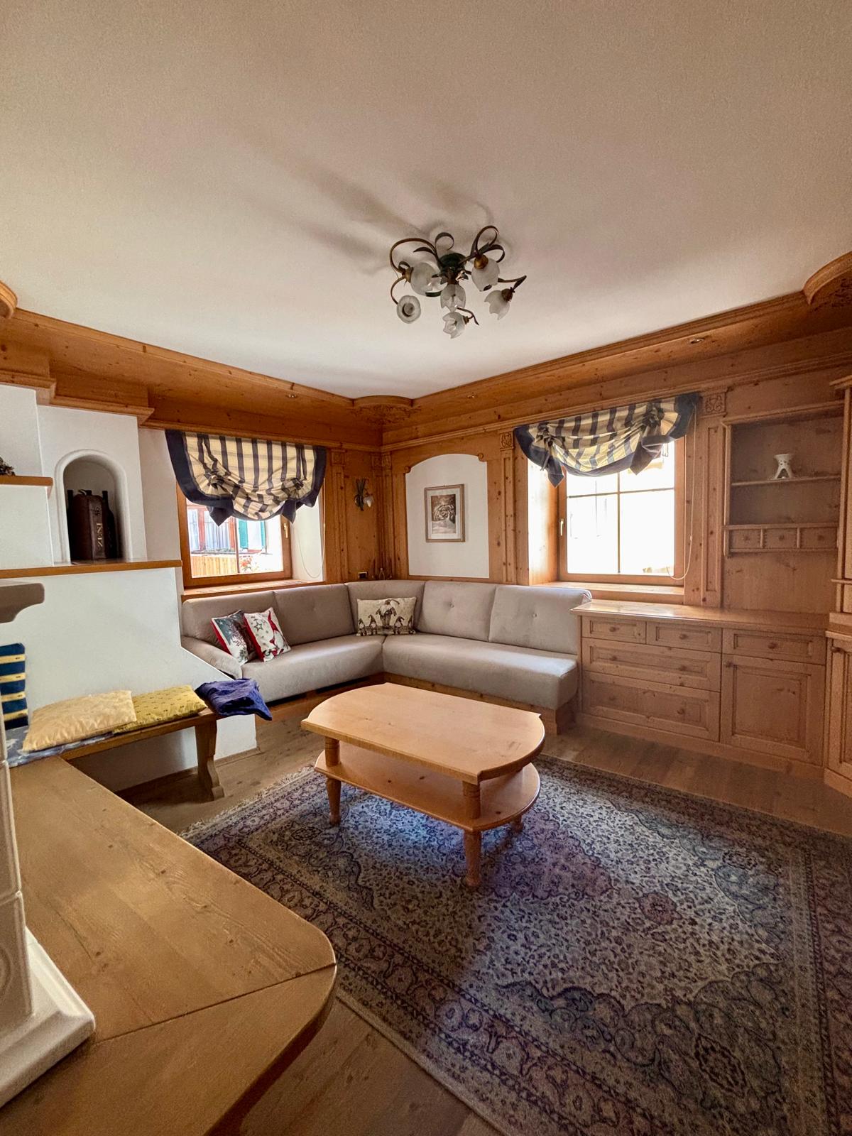 Appartamento Cavalese Casa Defrancesco – soggiorno con boiserie