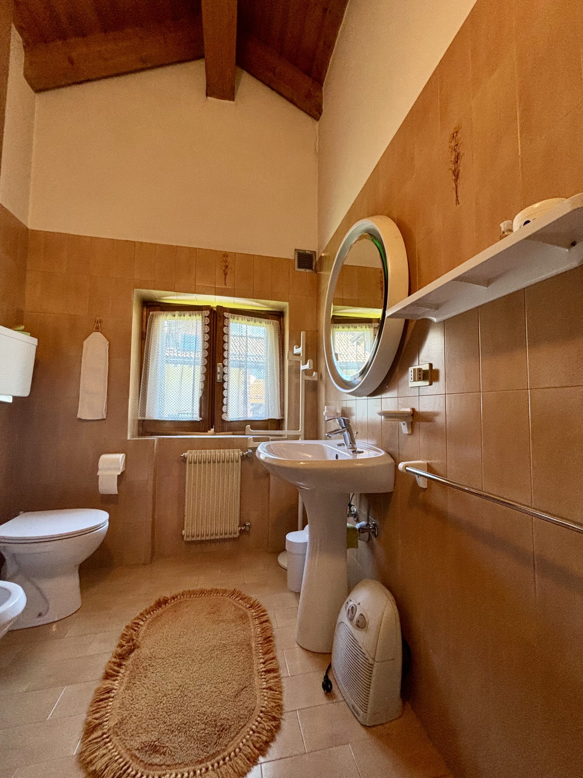 Appartamento Soraga Sass Aut – bagno con lavabo